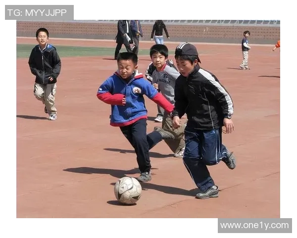 幼儿美术与足球的完美结合探索孩子们的创造力与运动能力发展之路