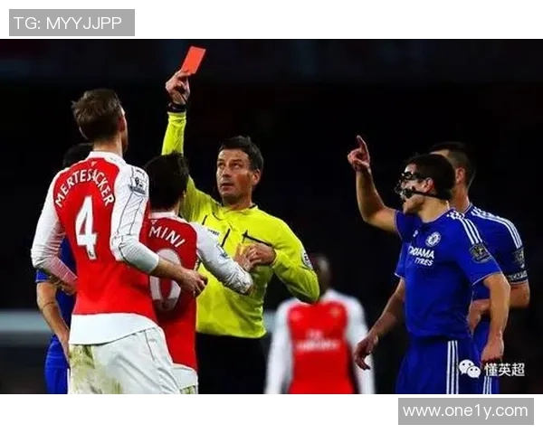 足球赫出轨事件引发热议球迷与媒体的不同声音与反思