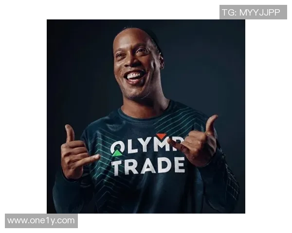 街头足球穿搭新风尚让你在球场与街头尽显个性与活力